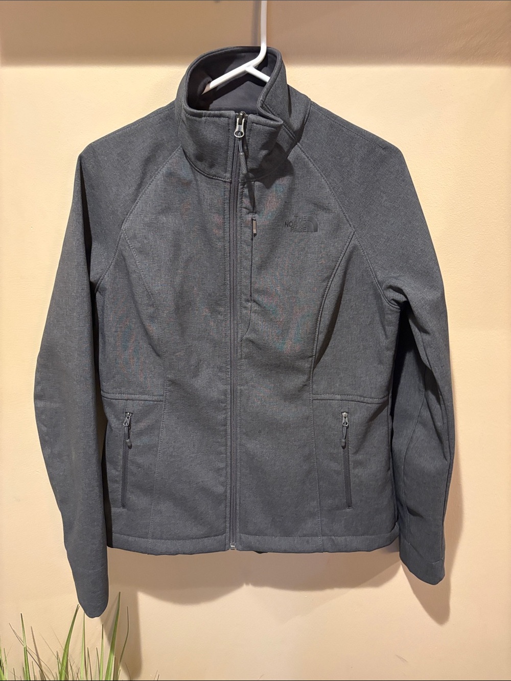 NWOT The North Face WOMENS  Dark Gray Softshell Jacket - Full Zip